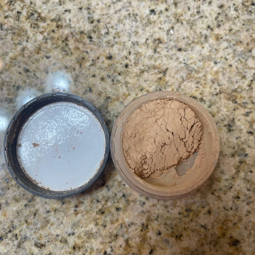 Bare Minerals Matte Loose Powder Foundation in Tan Nude